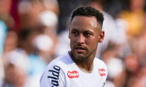 ‘Det er mitt siste verdensmesterskap!’ – Neymar &laquo;opprørt&raquo; over utelatelse fra Brasil, men Santos-stjernen ga ikke opp med å overbevise Carlo Ancelotti om å ringe ham opp