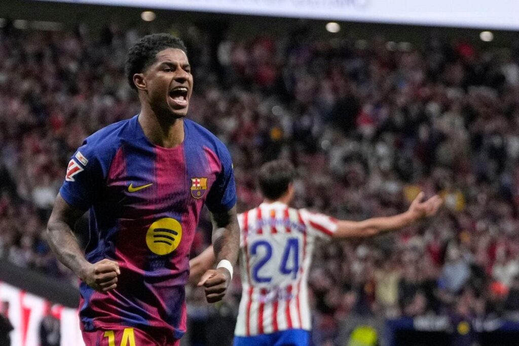 Barcelona-spissen Marcus Rashford feirer målet Atletico Madrid