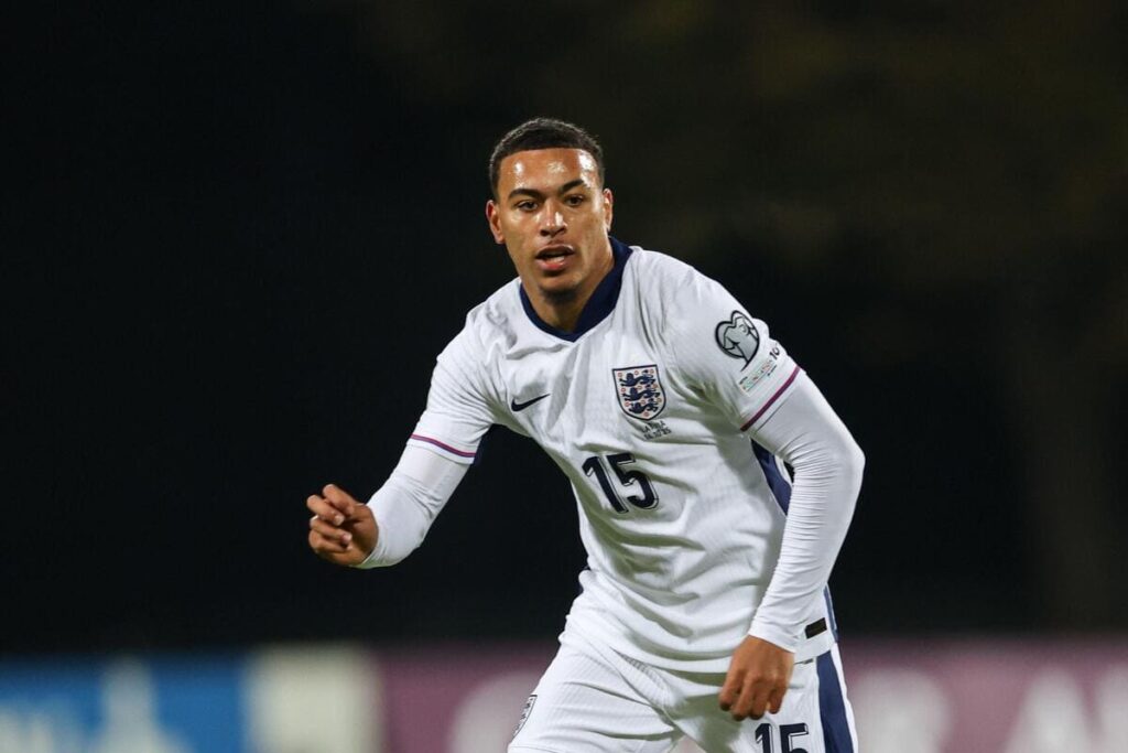 Englands midtbanespiller Morgan Rogers