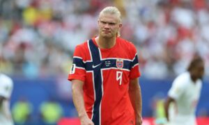 &laquo;Han var uvel&raquo; – Årsaker til Erling Haalands svake prestasjon og ekstraomgangersbytte i Norges VM-kvartfinaleoppgjør med England forklart