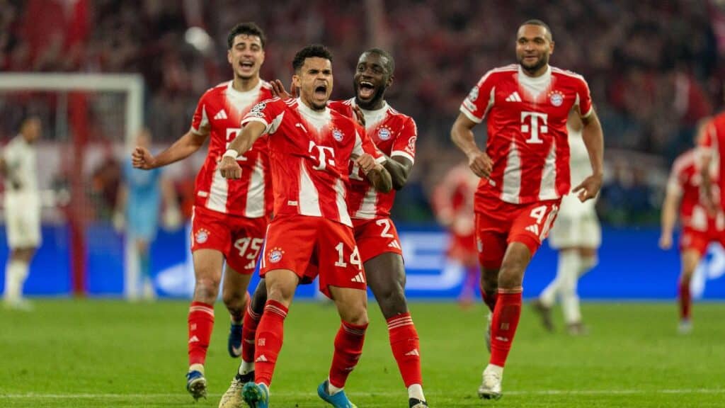 Luis Diaz feirer scoring for Bayern München mot Real Madrid