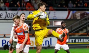 Premier League-laget i samtaler om overraskende trekk for nederlandsk målvakt etter å ha sett det første budet avvist