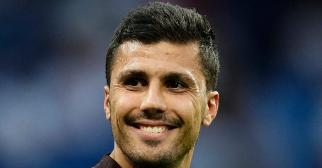 Rodri: Barcelona signerer Man City-stjerne på £65m overgang ettersom Real Madrid går glipp av Spanias kaptein
