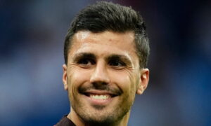 Rodri: Barcelona signerer Man City-stjerne på £65m overgang ettersom Real Madrid går glipp av Spanias kaptein