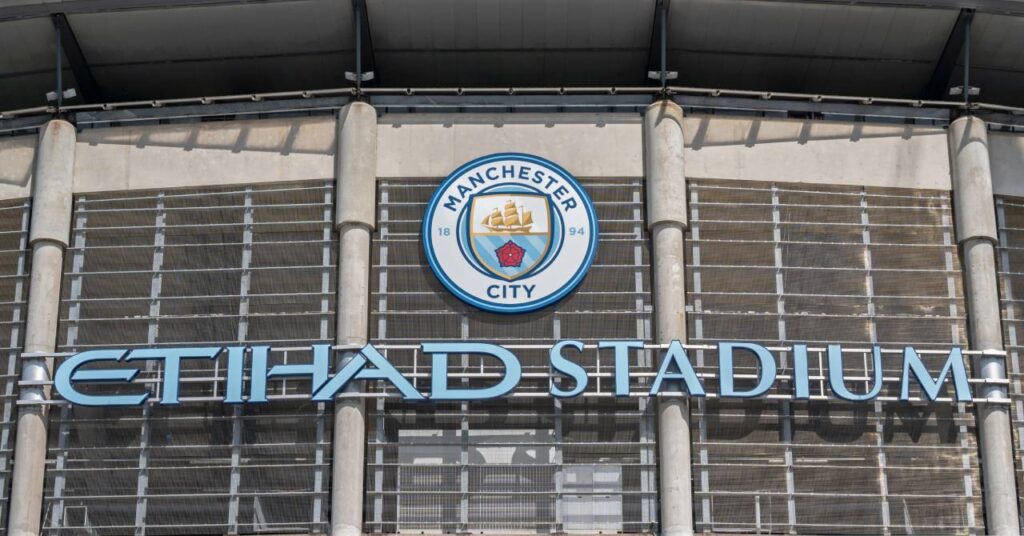 Ayyoub Bouaddi: Man City signerer Lille midtbanespiller på £85,6 millioner