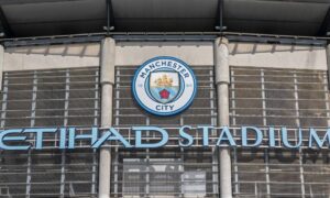 Ayyoub Bouaddi: Man City signerer Lille midtbanespiller på £85,6 millioner