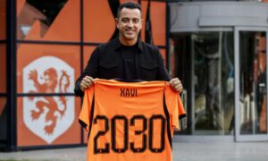 Den nye Oranje-sjefen hyller &laquo;University of Football&raquo; og avslører dype Van Gaal og Cruyff-bånd