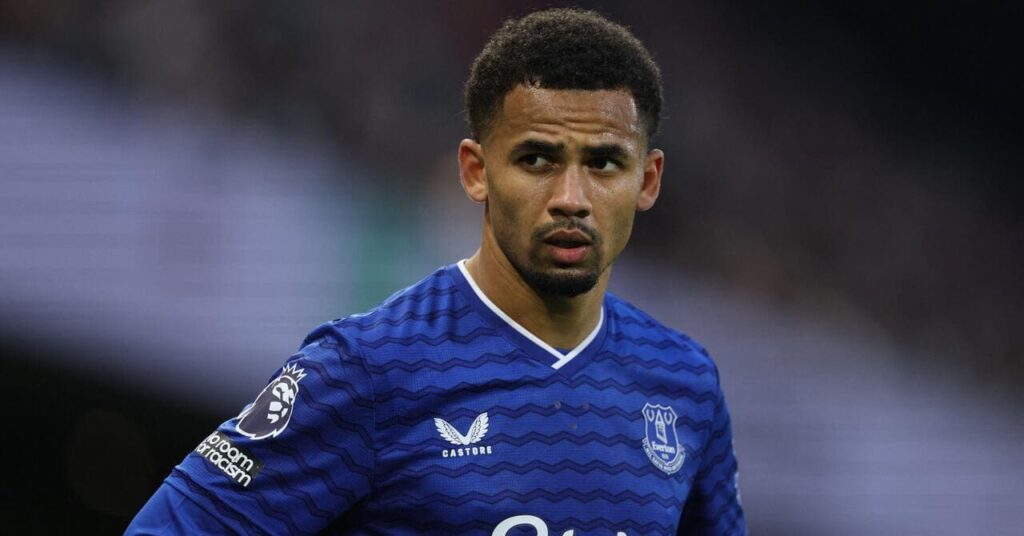 Everton 'hast ikke med å selge våre beste spillere', sier Moyes midt i Ndiaye Man City-spekulasjoner