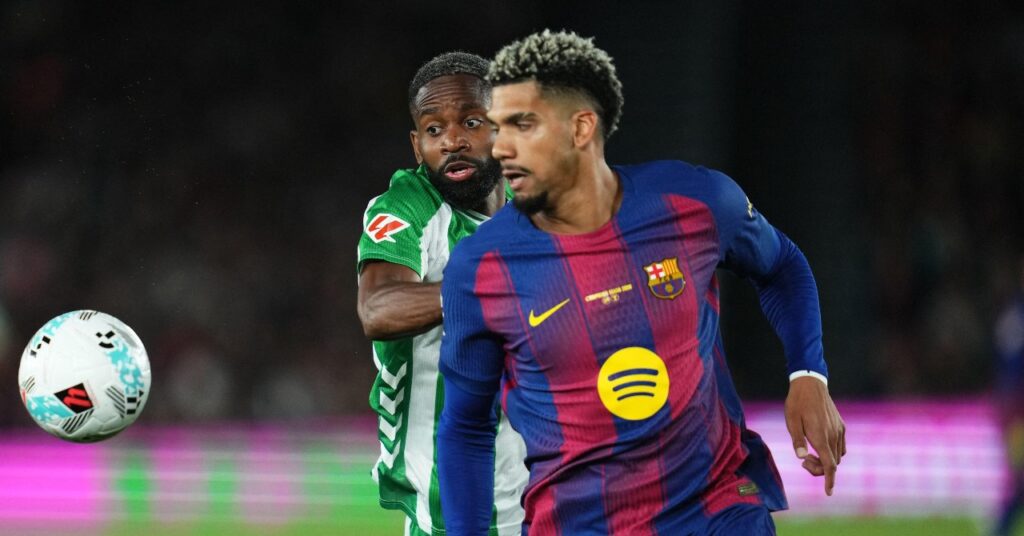 Liverpool bekrefter at Ronald Araujo har signert et lån fra Barcelona