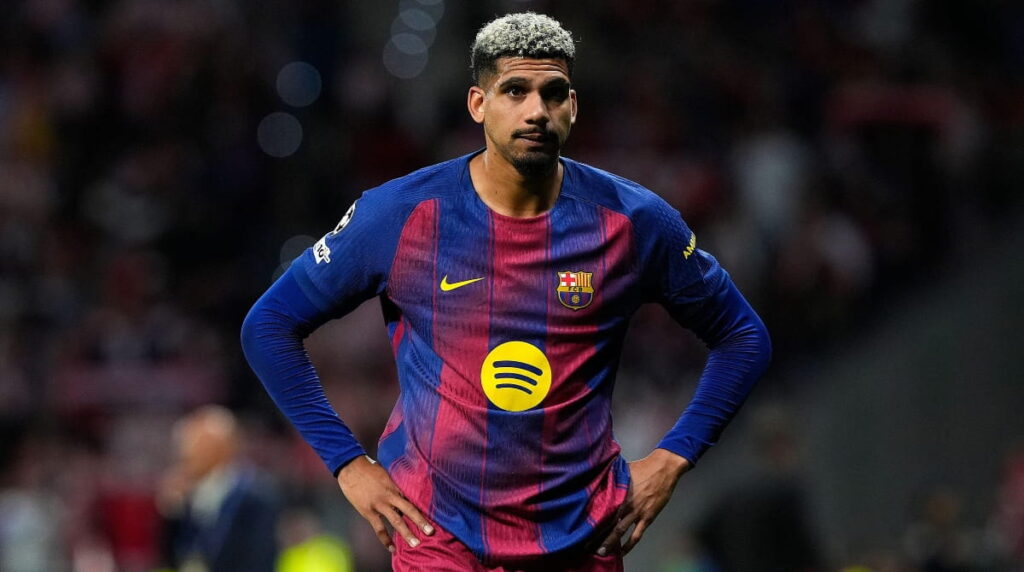 Liverpool er enige om å låne Barcelona-forsvareren Araujo