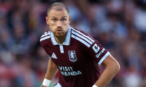 Matty Cash setter sikte på UEFA Super Cup-ære når Aston Villa forbereder seg på å møte &laquo;verdens beste lag&raquo; Paris Saint-Germain
