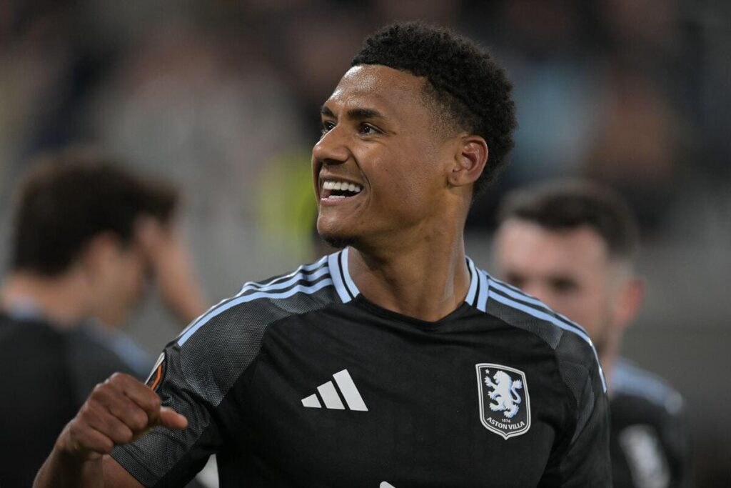 Ollie Watkins: Spissen forlater Aston Villa for 51 millioner pund for å flytte til Al-Hilal