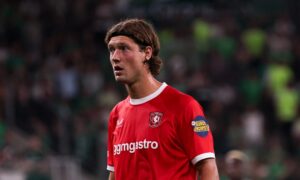 Sam Lammers får smertefull beskjed fra FC Twente-trener John van den Brom