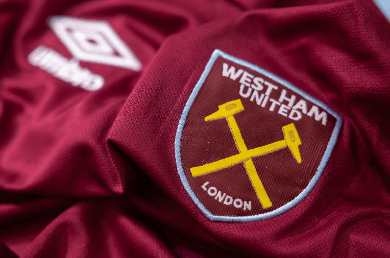 West Ham signerer Celtic midtbanespiller Engels og bryter EFL-overføringsrekord