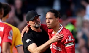 Xavi tar nødkontakt med Virgil van Dijk i forkant av marerittdebuten mot Jurgen Klopp