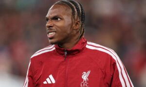 Bil stoppet på veien: fans konfronterer Liverpool-stjerne etter kamp mot Fulham