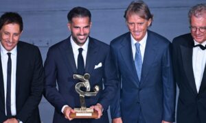 Cesc Fabregas kåret til Årets trener i Serie A etter en imponerende oppgang i Como