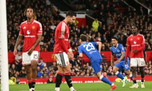 Old Trafford kollapser! Michael Carrick under ild da Man Utd blåser tomålsledelse i ydmykende Carabao Cup-exit