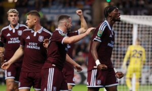 Tammy Abraham dobbel sender Aston Villa inn i Carabao Cup fjerde runde