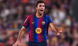 ‘Veldig lat… virkelig ille!’ – Rodri river i Valencias prestasjon i privat samtale med Cubarsí etter Barcelonas dominerende Mestalla-seier