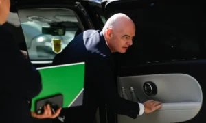 Bevæpnet med arabisk støtte: Infantino kjemper mot isolasjon på et avgjørende møte i Zürich