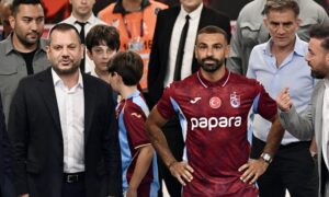 Veddemål jordskjelv rocker Tyrkia: 448 tjenestemenn suspendert, inkludert presidenten i Trabzon